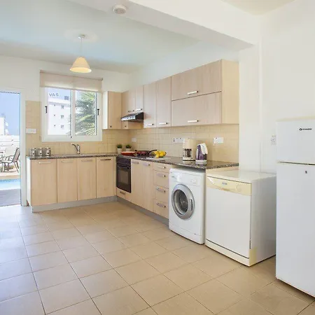 Luxury With A Private Pool And Garden Pernera 31 Villa *